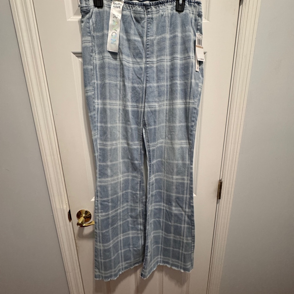 Tinseltown size 15/xl pull on flare jeans